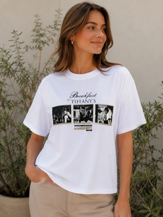 T-SHIRT-Z-NADRUKIEM-BREAKFAST-TIFFANYS-MADAME-SUE-BIALY.png