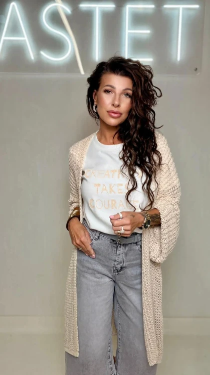 T-SHIRT-PREMIUM-Z-HAFTOWANYM-NAPISEM-BEZOWYM-BASTET-SMIETANKOWY-3.jpeg