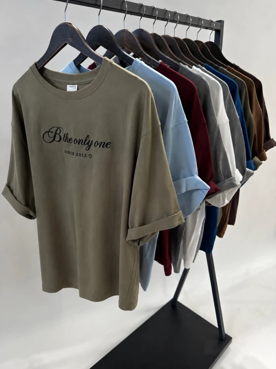 T-SHIRT-Z-WYSZYWANYM-NAPISEM-BY-O-LA-LA-OLIVE-EUKALIPTUS-1.jpeg