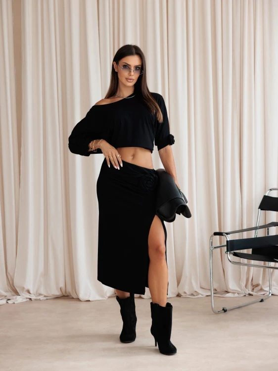 BLUZKA-DAMSKA-OVERSIZE-Z-KWIATOWYMI-WEZLAMI-BY-O-LA-LA-CZARNA-2.jpeg