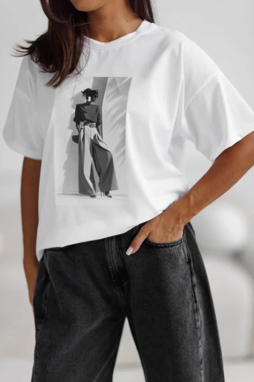 T-SHIRT-Z-NADRUKIEM-3D-MADAME-SUE-BIALY-1.webp