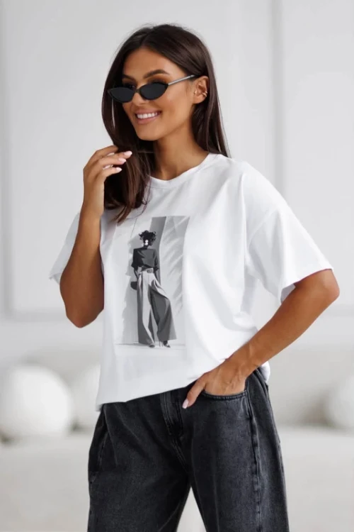 T-SHIRT-Z-NADRUKIEM-3D-MADAME-SUE-BIALY-2.webp