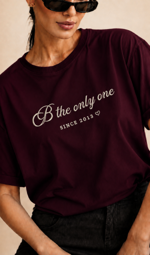 T-SHIRT-Z-WYSZYWANYM-NAPISEM-BY-O-LA-LA-BLACK-CHERRY-BORDOWY.jpeg