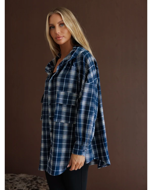koszula-oversize-w-krate-z-kapturem-by-o-la-la-niebieska-navy-blue-1.jpg