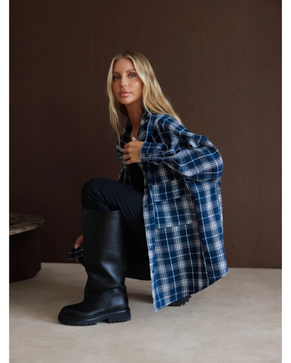 koszula-oversize-w-krate-z-kapturem-by-o-la-la-niebieska-navy-blue-2.jpg