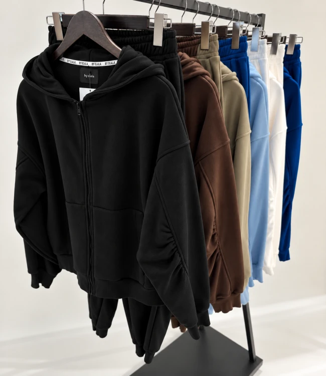 KOMPLET-DRESOWY-BLUZA-Z-KAPTUREM-NA-ZAMEK-BY-O-LA-LA-CZARNY-1.png