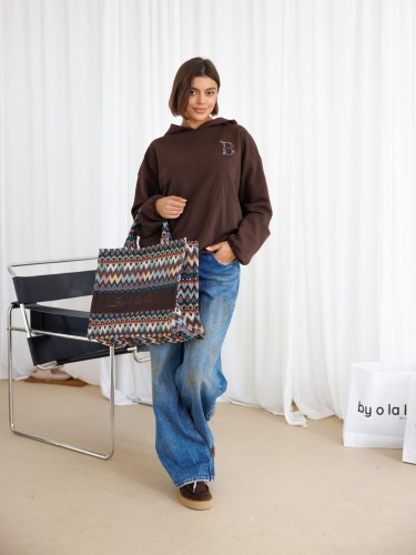 bluza-dresowa-z-kapturem-z-literka-b-by-o-la-la-espresso-brazowa-czekolada-2.jpg