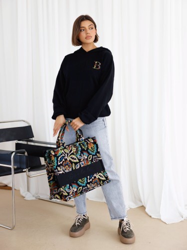 bluza-dresowa-z-kapturem-z-literka-b-by-o-la-la-czarna-2.jpg