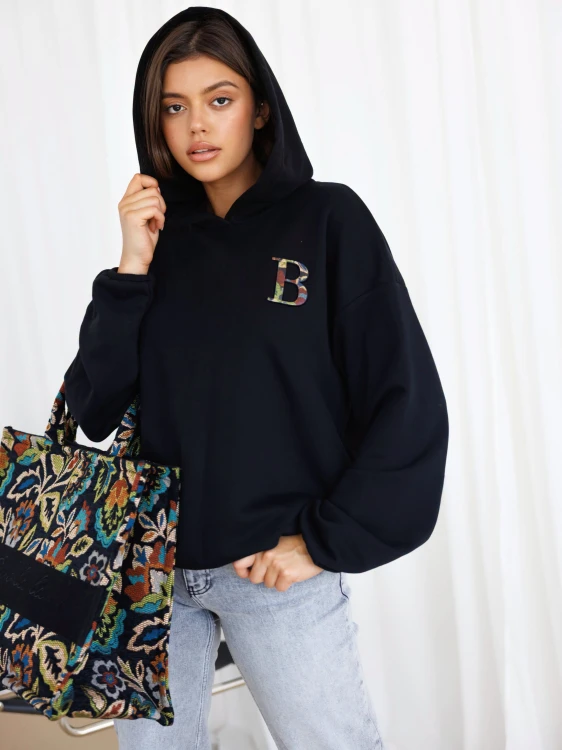 bluza-dresowa-z-kapturem-z-literka-b-by-o-la-la-czarna-3.jpg