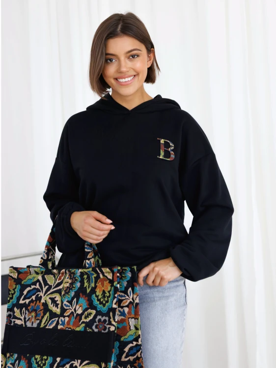bluza-dresowa-z-kapturem-z-literka-b-by-o-la-la-czarna-5.jpg