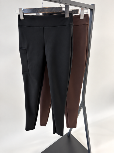 spodnie-legginsy-z-kieszonka-by-o-la-la-czarne-1.png
