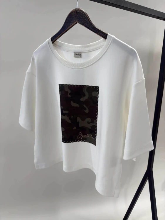 t-shirt-oversize-bawelniany-z-nadrukiem moro-by-o-la-la-ecru-smietankowy-1.jpeg