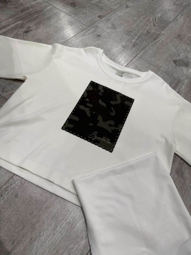 t-shirt-oversize-bawelniany-z-nadrukiem moro-by-o-la-la-ecru-smietankowy-2.jpeg