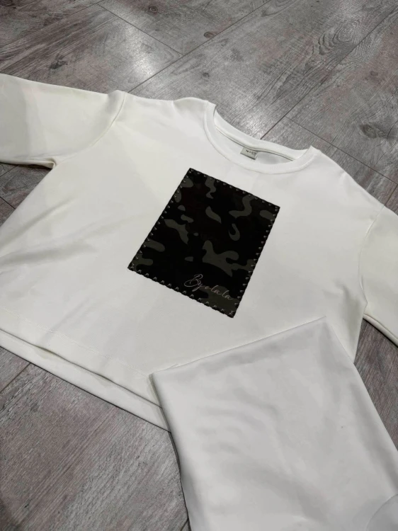 t-shirt-oversize-bawelniany-z-nadrukiem moro-by-o-la-la-ecru-smietankowy-2.jpeg
