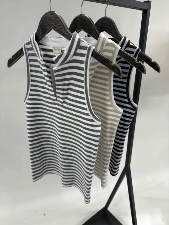 TOP-NA-RAMIACZKACH-PRAZKOWANY-W-PASY-Z-ROZCIECIEM-BY-O-LA-LA-PERLA-SZARY-SMOKE-GREY-1.jpeg