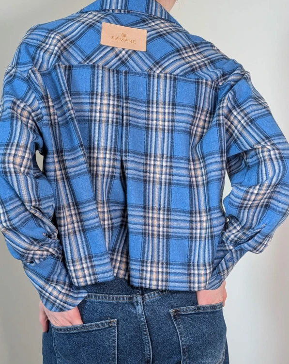 KOSZULA-W-KRATKE-OVERSIZE-SEMPRE-KROTKA-NIEBEIESKA-DENIM-SZARY-KAMEL-2.jpeg