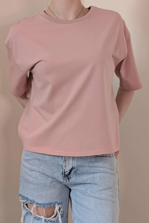 t-shirt-oversize-z-haftem-sempre-pudrowy-roz-2.png