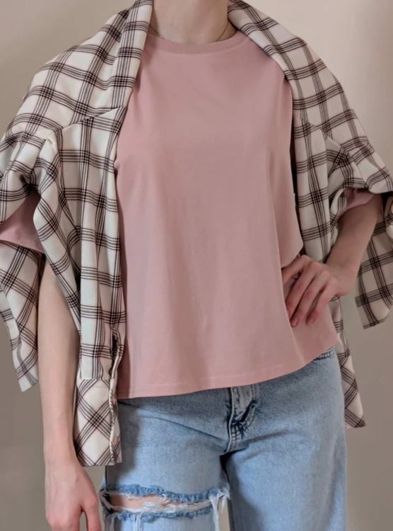 t-shirt-oversize-z-haftem-sempre-pudrowy-roz-3.png