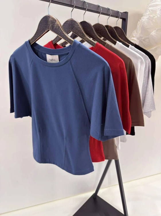bluzka-t-shirt-taliowana-z-przeszyciem-by-o-la-la-denim.jpeg