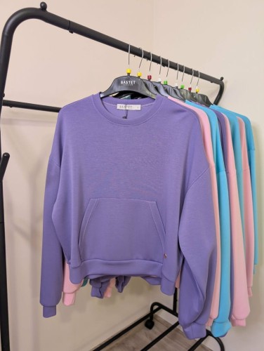 bluza-damska-kangurka-z-kieszeniem-bastet-fioletowa-2.jpeg