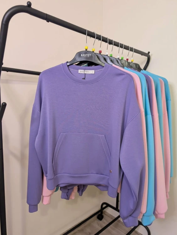 bluza-damska-kangurka-z-kieszeniem-bastet-fioletowa-2.jpeg