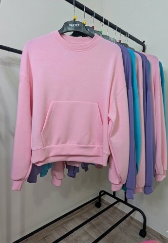 bluza-damska-kangurka-z-kieszeniem-bastet-rozowa-2.jpeg