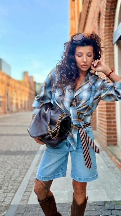 koszula-damska-w krate-oversize-z-kapturem-Bastet-denim-kamel-3.jpeg