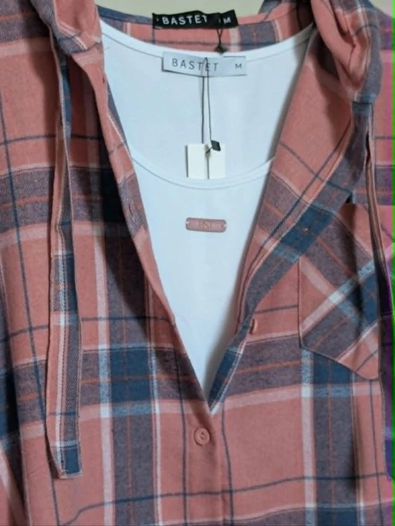 koszula-damska-w krate-oversize-z-kapturem-Bastet-rozowa-denim-4.jpeg